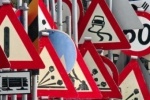 ​В России появится новый дорожный знак «Зона торможения»