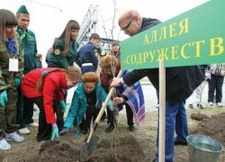 Международный фестиваль в ХМАО начался с конфуза. Организаторы не смогли помочь Комаровой. На выручку пришли зрители из зала. ФОТО