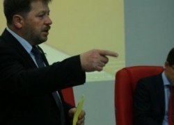 Администрация президента должна обратить внимание на итоги голосования за Комарову