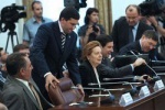 УРАЛ ВОШЕЛ В БЮДЖЕТНОЕ ПИКЕ. ГАЗПРОМ &laquo;ПОДСТАВИЛ&raquo; ЯМАЛ, НЕФТЯНИКИ ОБЕСКРОВИЛИ ЮГРУ, ЧЕЛЯБИНЦАМ ПОРА ПАКОВАТЬ ЧЕМОДАНЫ