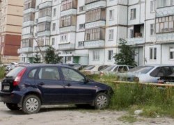 Депутаты Думы Югры предлагают вернуть ответственность за парковку автомобилей на газонах
