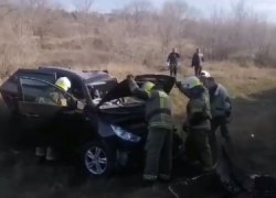 Три ребенка погибли при столкновении машины и поезда на Ставрополье