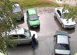 В Югре любителей парковаться на газонах и детских площадках ждут штрафы