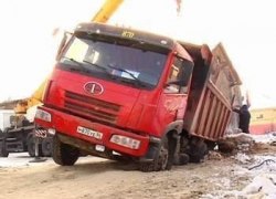 АВТОРИТЕТ ВЛАСТИ ТОНЕТ В КАНАЛИЗАЦИИ