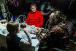 &laquo;Пощупать бревно, которому 4 тысячи лет &mdash; это того стоит!&raquo; 55-летний блогер, идущий по России пешком, &mdash; о крутых экспонатах,  шок-вопросе и рецепте от COVID-19