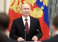 Путин вручает в Кремле награды пяти новым Героям труда РФ