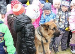 Полицейские Советского района поздравили детей детского сада &laquo;Радуга&raquo; (фото)