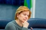КОМАРОВА ПРЕДЛОЖИЛА &laquo;ПОДРУЖИТЬ&raquo; МЕСТНЫХ ЧИНОВНИКОВ И ПОЛИЦЕЙСКИХ