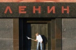 Пора ли предать земле останки Ленина?