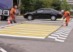 В Югре возле всех школ, ссузов и вузов установят пешеходные переходы новых стандартов