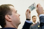 Медведев &mdash; главам регионов: Не занимайте деньги!