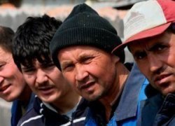 ЮГОРСКИЕ ПОЛИЦЕЙСКИЕ ЗАДЕРЖАЛИ В СОВЕТСКОМ 23 НЕЛЕГАЛА. ИНОСТРАНЦЫ ВЫПОЛНЯЛИ ПОДСОБНЫЕ РАБОТЫ В ТОРГОВЫХ ЦЕНТРАХ ГОРОДА