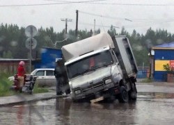 Последствия небывалого ливня в двух городах глазами горожан. Это впечатляет!