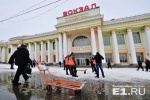 Вместо почты - на вокзал: Свердловская железная дорога начала доставлять посылки в пассажирских поездах