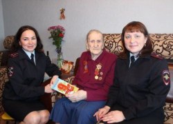 В канун 71 годовщины Победы в Великой Отечественной Войне, сотрудники полиции г.Югорска поздравили ветеранов и тружеников тыла