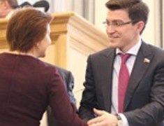 Кандидаты на пост губернатора Югры Сердюк и Комарова схлестнулись в политической борьбе