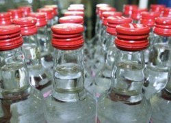 Медведев определил правила уничтожения нелегального алкоголя