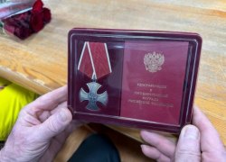 Семьям погибших участников СВО передали посмертные награды