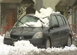 МЧС предупреждает: берегитесь сосулек и схода снега с крыш