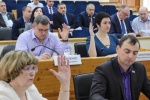 &laquo;Я против того, чтобы поднимать руки, потому что так надо!&raquo;. О чем так горячо спорили районные депутаты?
