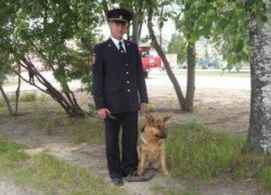 В Югорске кинолог и собака работают в одной связке