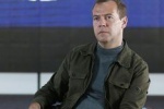 Медведев: Расходы на госаппарат раздуты, но регионы пусть сами решают