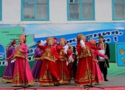 В День Советского района чиновники вышли на зарядку, выпили чарку с казаками и очистились огнем (ФОТО)