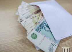 Какие санкции, какой кризис? Чиновники радуются увеличению зарплаты. Заглядываем им в кошелек