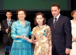 Только медалисты. Югорских выпускников, окончивших школу с отличием, пригласили на Губернаторский бал Только медалисты. Югорских выпускников, окончивших школу с отличием, пригласили на Губернаторский бал