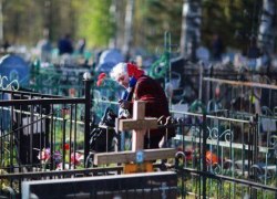Россияне больше умирают и меньше рожают Россияне больше умирают и меньше рожают