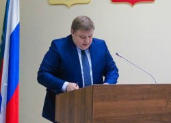 Мэр Югорска отчитался за проделанную работу. Но депутатов волновало совсем другое: нечищеные дороги и протекающий ФСК