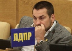 Российские депутаты намерены внести всех курильщиков в список