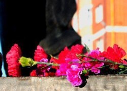 Обратно в СССР. В Югорске коммунисты отметили 7 ноября возложением цветов к памятнику Ленину. ФОТО
