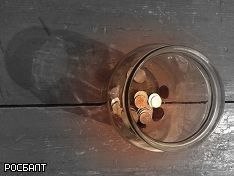 Каждому пятому россиянину зарплаты хватает только на продукты и оплату счетов