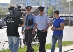 ПОЛИЦИЯ ЮГОРСКА ПРОВЕЛА РЕЙД ПО УЛИЦАМ ГОРОДА ПО СОБЛЮДЕНИЮ ГРАЖДАНАМИ ЗАКОНА О ЗАПРЕТЕ КУРЕНИЯ