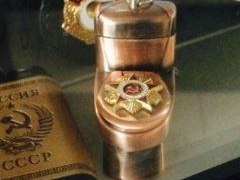 Расчлененный победитель, орден на унитазе и уйгуры-герои для кухни &ndash; топ самых странных реклам ко Дню Победы. Фото, видео