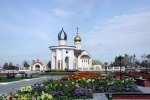 В ЮГОРСКЕ АКТИВНО ЗАНЯЛИСЬ БЛАГОУСТРОЙСТВОМ ДВОРОВ