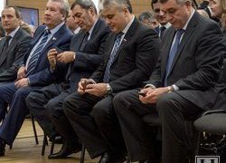 И ЭТО ВСЕ? КОММУНИСТЫ БОГАТЕЮТ, &laquo;СОКОЛЫ ЖИРИНОВСКОГО&raquo; ТЕРЯЮТ МИЛЛИОНЫ, А ЭСЕРЫ ЕЗДЯТ НА BENTLEY. ДЕПУТАТЫ ГОСДУМЫ ОТ ЮГРЫ РАСКРЫЛИ СВОИ ДОХОДЫ. ИЗУЧИТЕ И СРАВНИТЕ