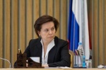 Комарова &laquo;пройдется&raquo; по главам