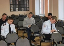 Полицейские Советского района проверили соблюдение законодательства в собственных рядах