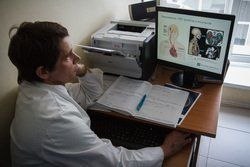 Работаешь за компьютером? Надень халат! Чиновники придумали новые условия труда для офисного планктона