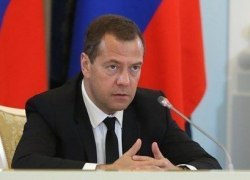 Медведев назвал безобразием распределение бюджетных средств в конце года
