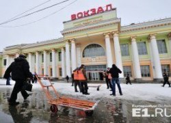 Вместо почты - на вокзал: Свердловская железная дорога начала доставлять посылки в пассажирских поездах