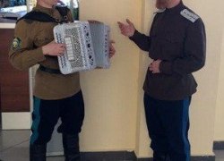 Ввести цензуру в СМИ, запретить зарубежное кино и соцсети.ФОТО