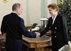 НЕ УСПЕЛИ ЖИТЕЛИ ХМАО ПОЖАЛОВАТЬСЯ ПУТИНУ НА КОМАРОВУ, КАК ТОТ ВЫЗВАЛ ЕЕ К СЕБЕ НА ЖЕСТКУЮ БЕСЕДУ.