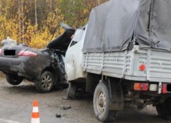 В лобовом столкновении на Серовском тракте погибли два человека