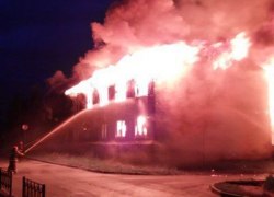 В Советском сгорела очередная двухэтажка (ФОТО, ВИДЕО)