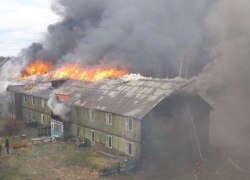 Крупный пожар в Югорске на улице Садовой