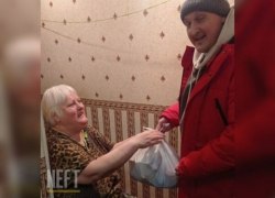 В Сургуте волонтеры взяли на попечение одиноких пенсионеров