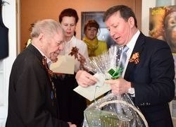 Глава города поздравил ветеранов с наступающим праздником